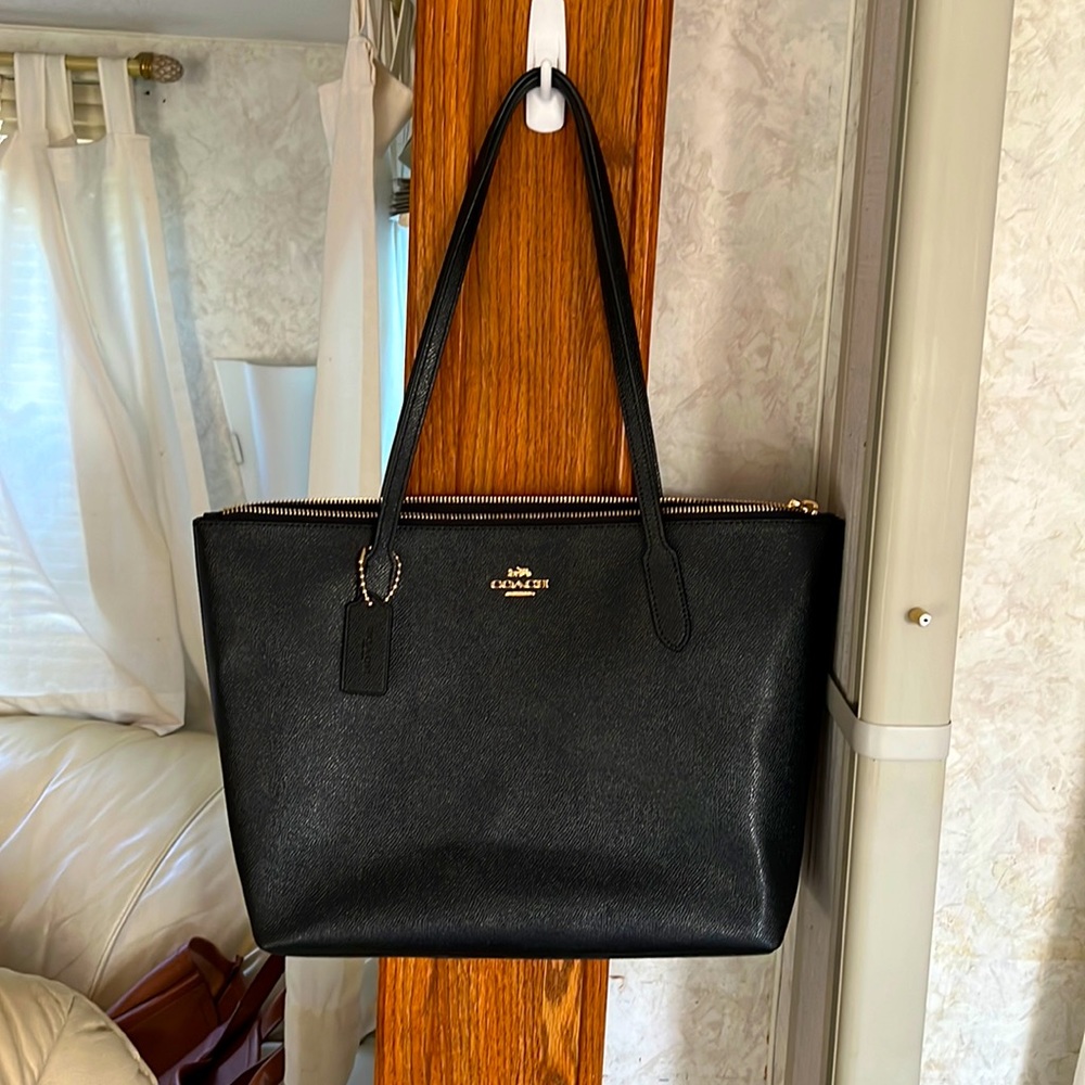 💗 COACH zip top tote bag! 💗